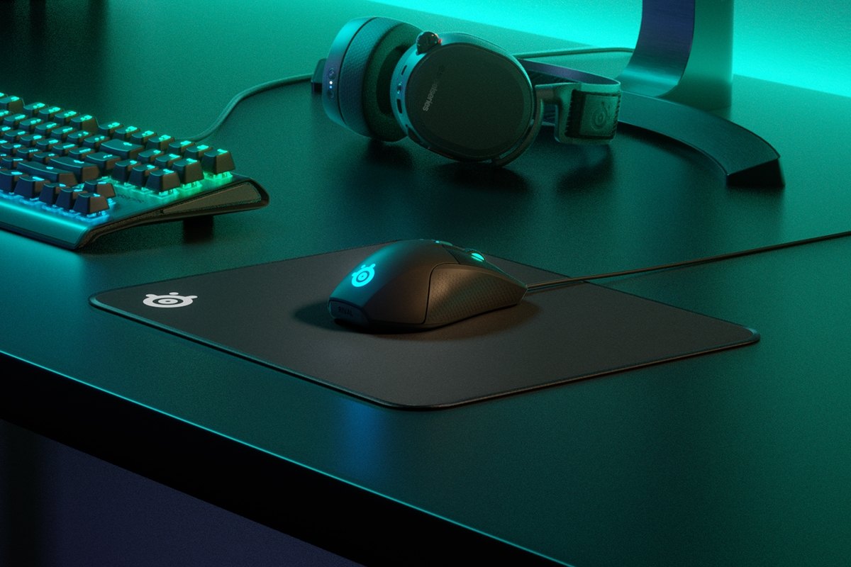 Steel Series QCK EDGE Cloth Mousepad with Stitched Edges for Extended Durability, MEDIUM (63822)
