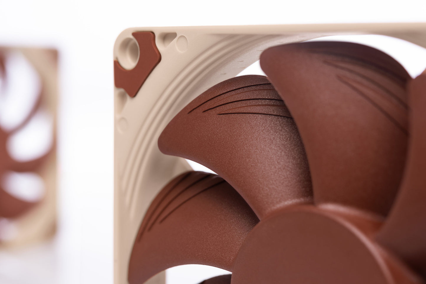 Noctua NF-A9x14 PWM 4-pin case Fan (NF-A9x14-PWM)