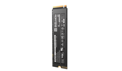 YMTC Zhitai TiPlus7100 NVMe M.2 SSD - angled view